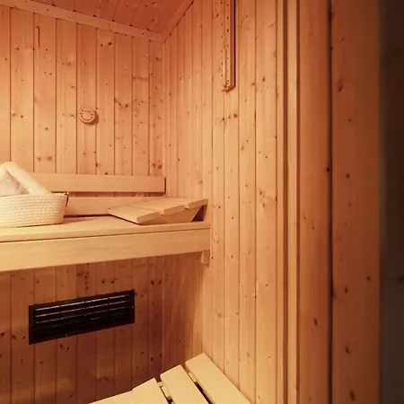 Holiday home Reetdachkate Riepsdorf