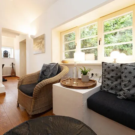 Holiday home Reetdachkate Riepsdorf