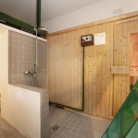 Reetdachkate Holiday home *