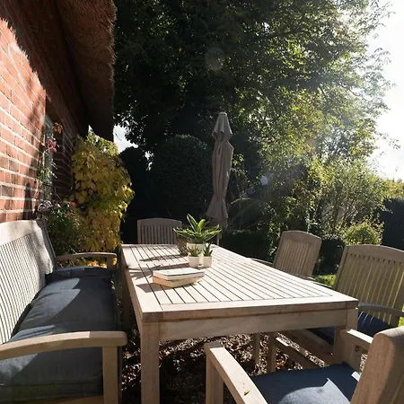 Reetdachkate Holiday home *