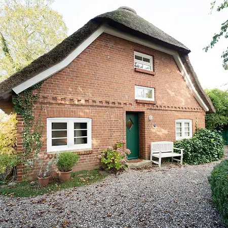 Reetdachkate Holiday home *