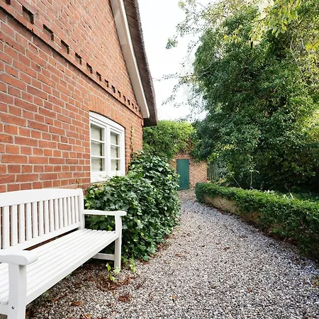 Holiday home Reetdachkate *