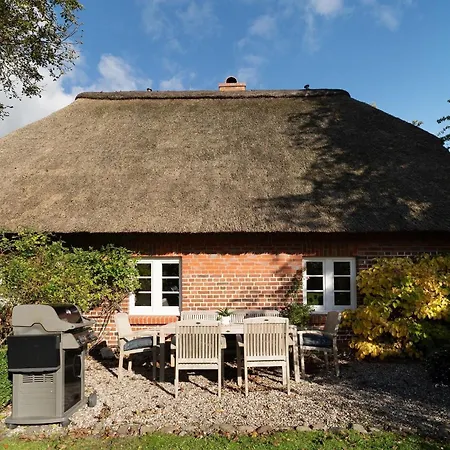 Reetdachkate Holiday home
